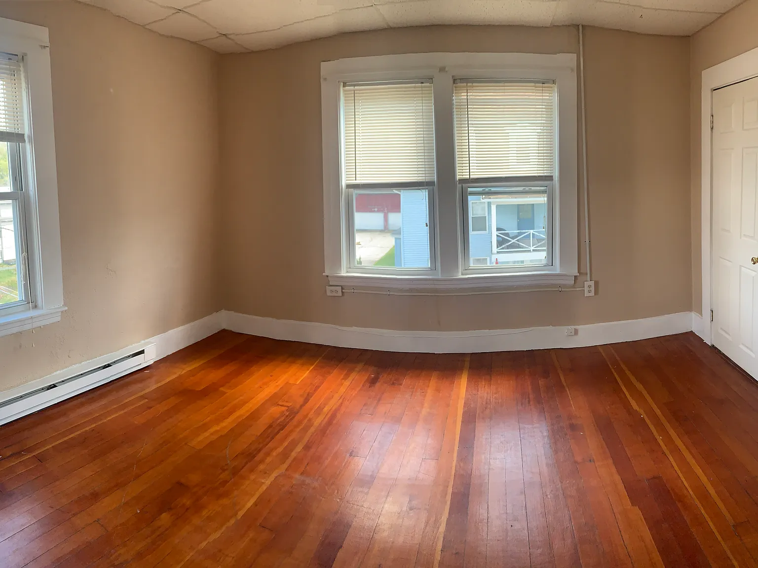 2 bed, 700 sqft, $1,996 — Photo 3