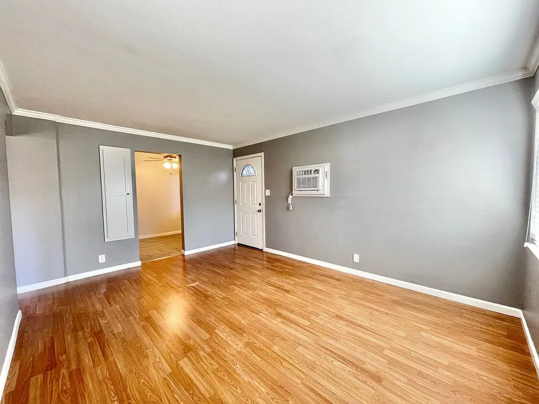 2415 T Street — Photo 3