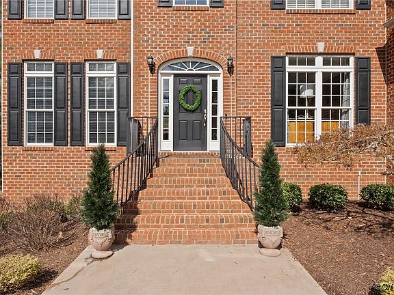 3rd image of 4850 Kings Pond Pl