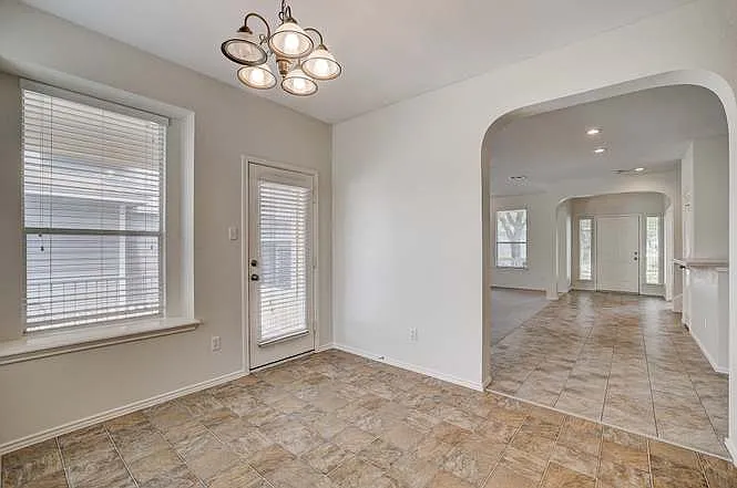 1115 Rawhide Trl — Photo 36
