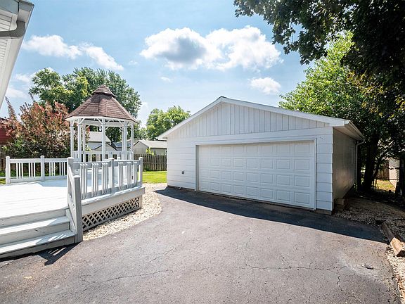 5th image of 205 Mimosa Ln