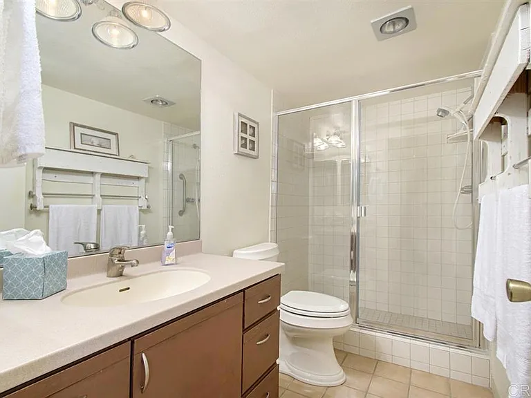 911 E Ave #203 — Photo 9