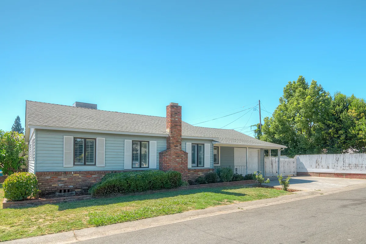 118 Western Ave photo 1