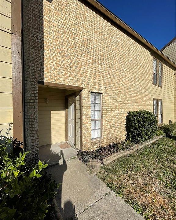 1st image of 2322 Capitan Dr #B