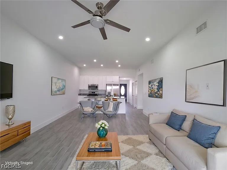 2907 SW Santa Barbara Pl — Photo 6
