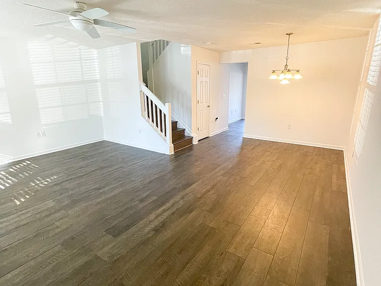 201 Yellow Hawthorn Cir — Photo 2
