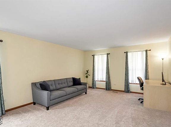 3rd image of 25419 Shannon Dr