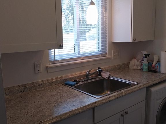 5th image of 841 Irvin St #103