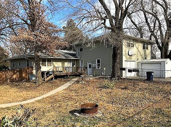5th image of 301 E Main St