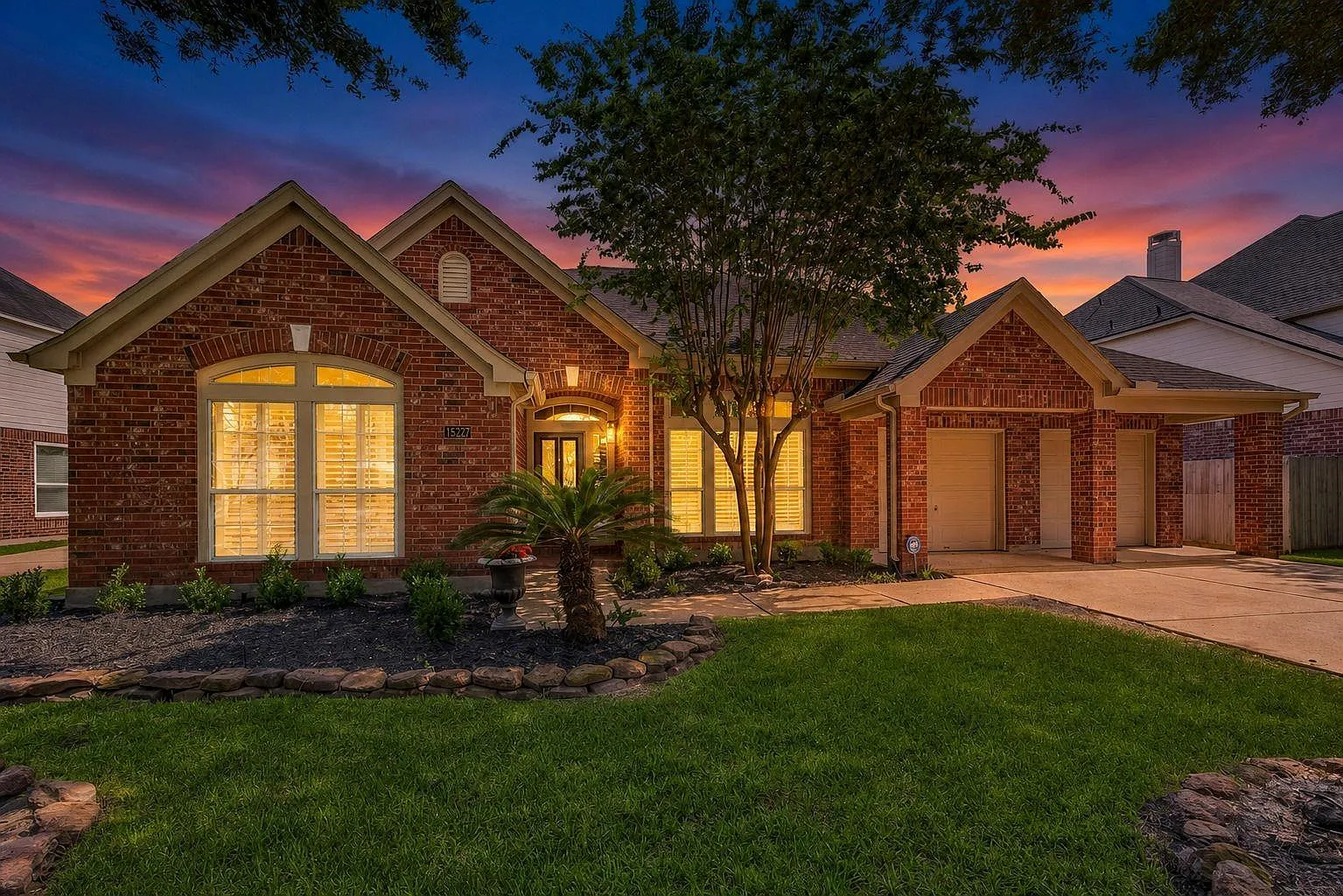 4 bed, 3.0 bath, 2633 sqft, $2,975 — Photo 1