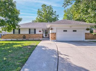 3 Valley Cir, Grain Valley, MO 64029