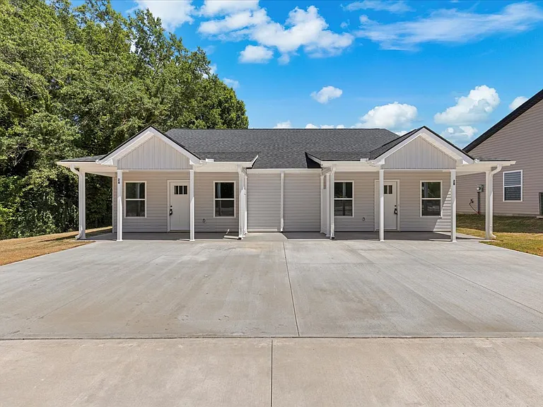 Arlington Townes Modern 3-Bedroom Townhomes in Greer, SC — Photo 26