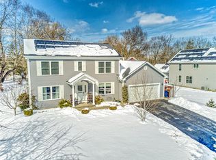 79 Crestview Dr, Pittsford, NY 14534