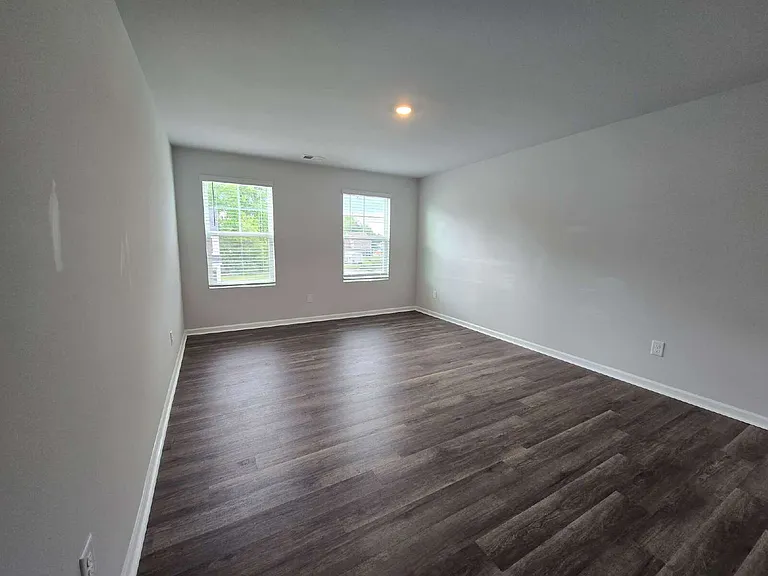 517 Sandy Hollow Dr — Photo 16