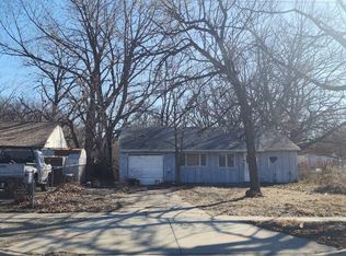 3332 SE Adams St, Topeka, KS 66605