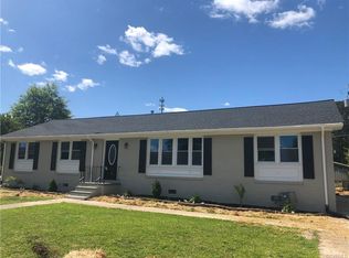 332 Greenwood Dr, Petersburg, VA 23805