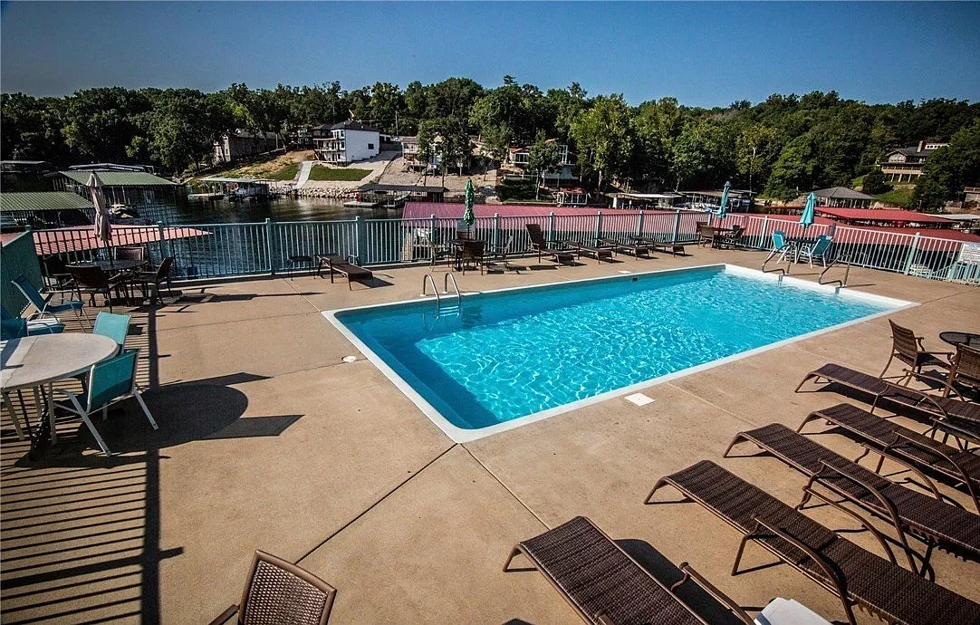 3 bed, 1215 sqft, $2,300 — Photo 2