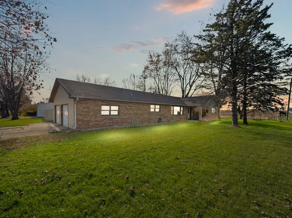 545 N Pine St, Waterman, IL 60556