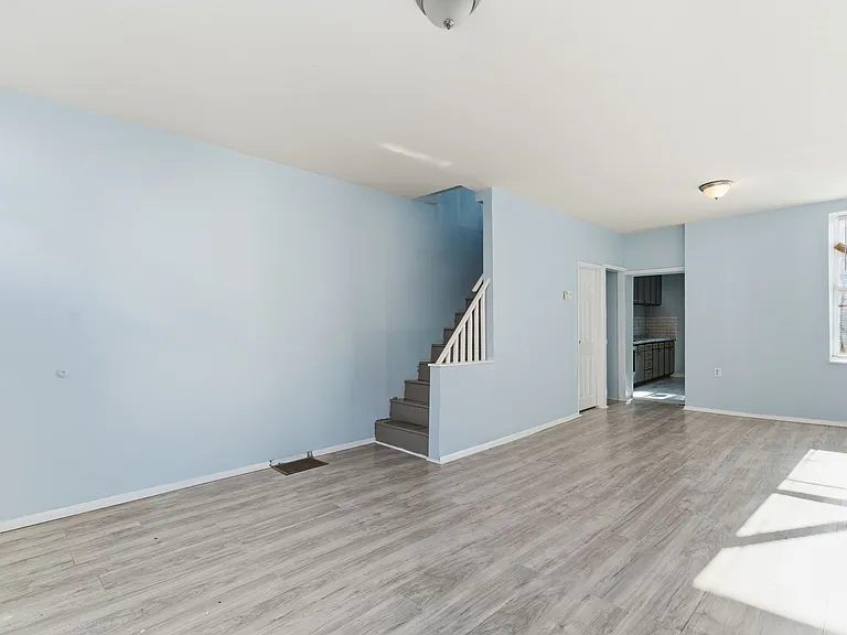 2236 W Firth St — Photo 4