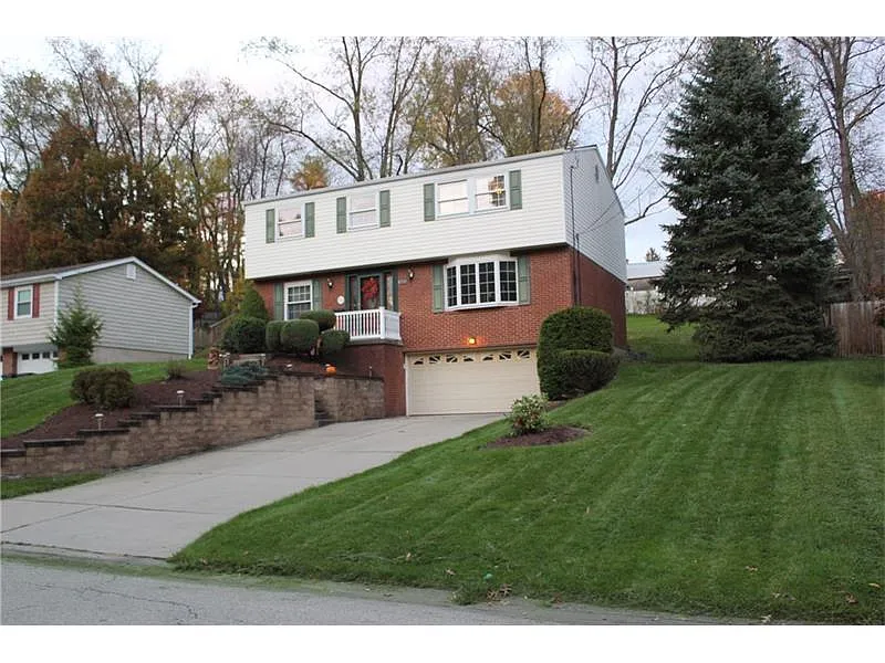 5935 Leprechaun Dr photo 1