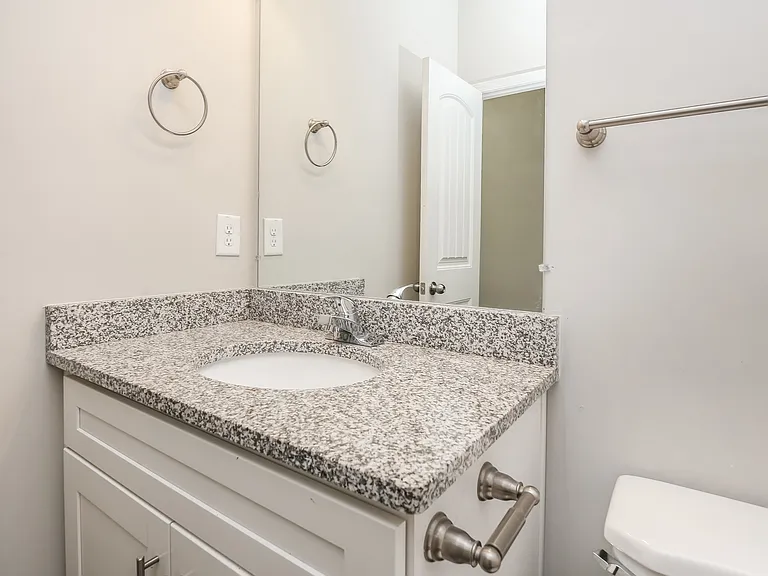 7 Madaline Ln — Photo 13