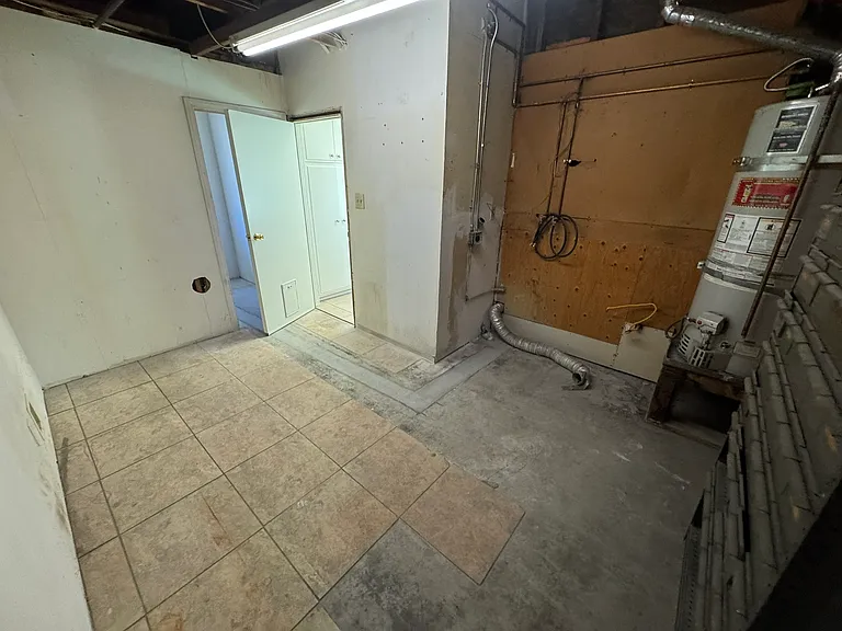 1532 E Downing St — Photo 17
