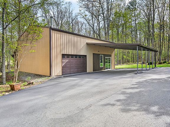 3rd image of 1535 E Overlook Rd
