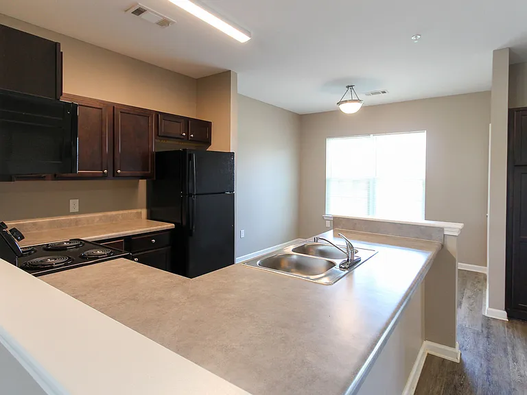 South Oak Apartments — Photo 8