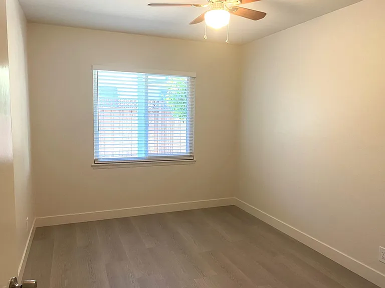 1758 Hester Ave #BACK — Photo 10
