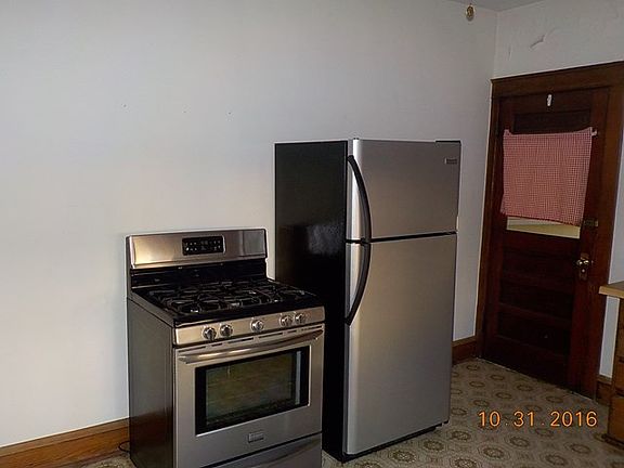 4th image of 202 W 17th St