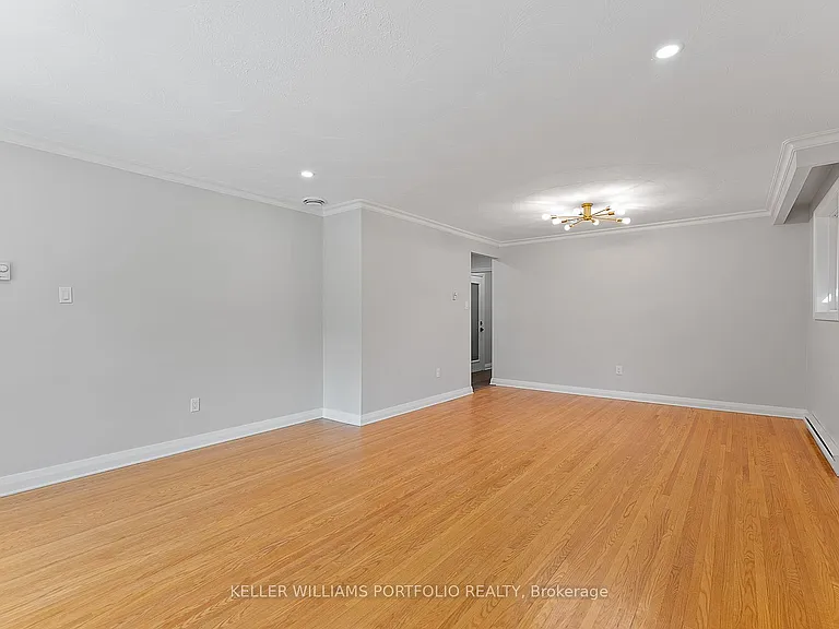 32 Gatesview Ave #UPPER — Photo 11