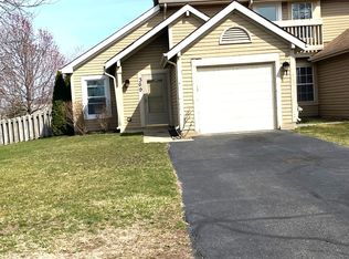 369 Trailside Ct, Carol Stream, IL 60188