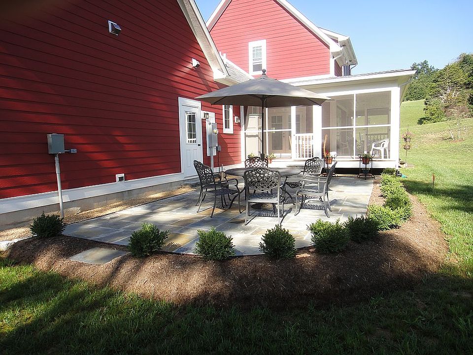 2nd image of 12 Acorn Ridge Dr