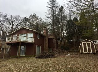 902 Ski Hill Rd, Fox River Grove, IL 60021