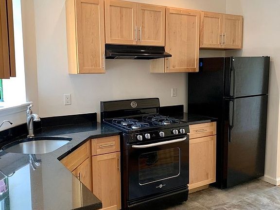 4th image of 639 Grand Ave APT 4B