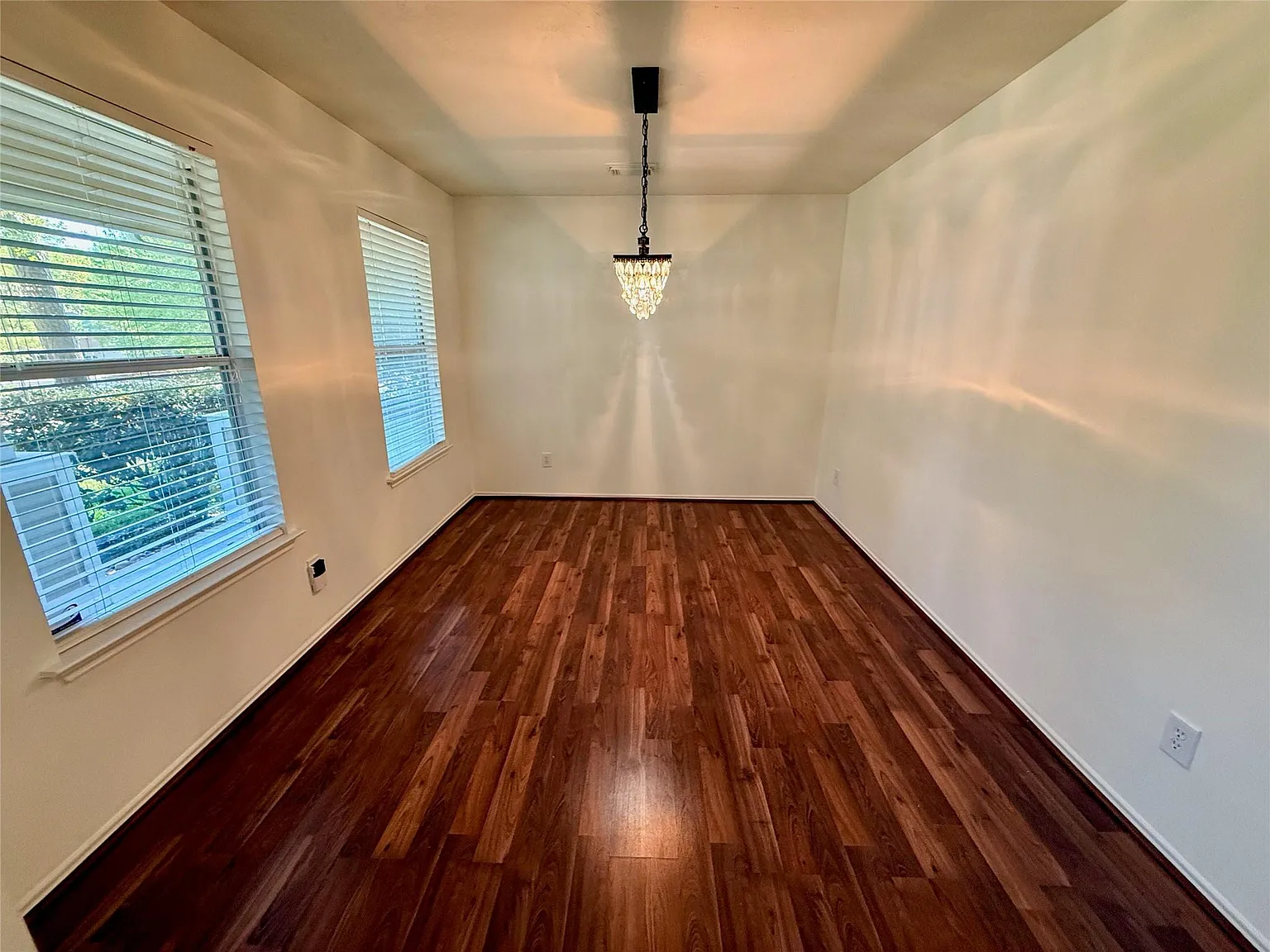 4 bed, 2.5 bath, 2552 sqft, $2,399 — Photo 4