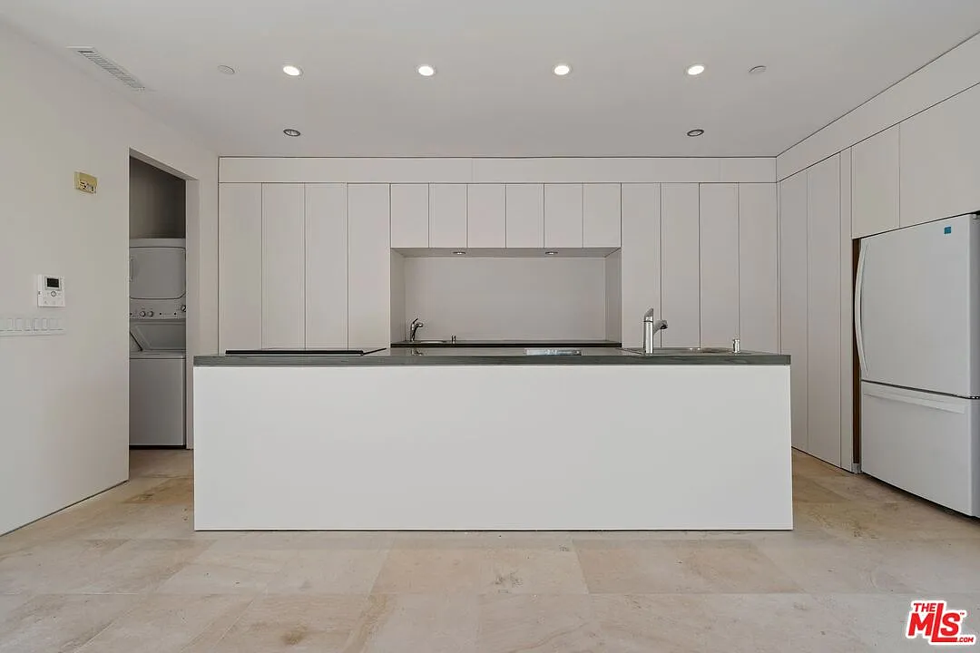 2 bed, 2036 sqft, $9,800 — Photo 4