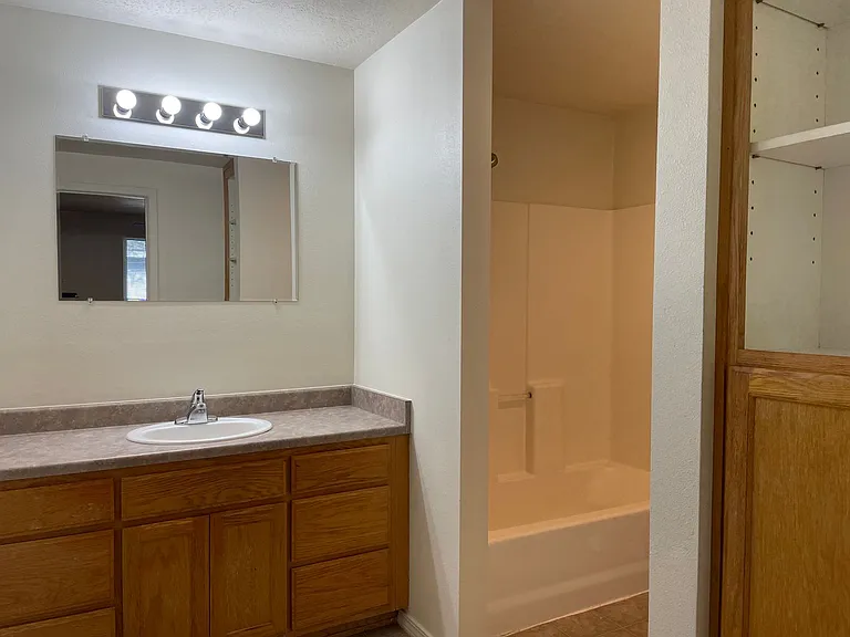 2393 Howard Ave #B — Photo 16