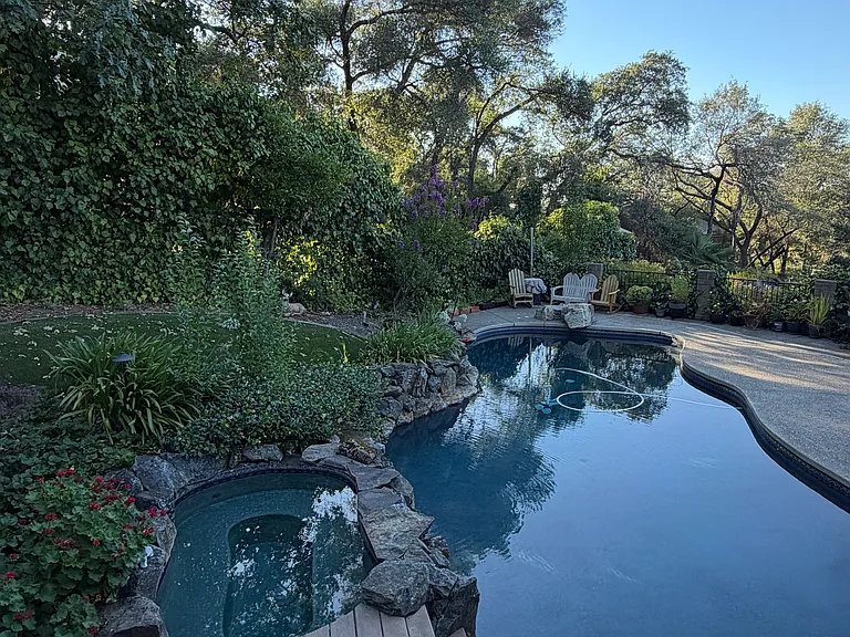 2558 Crown Dr — Photo 8
