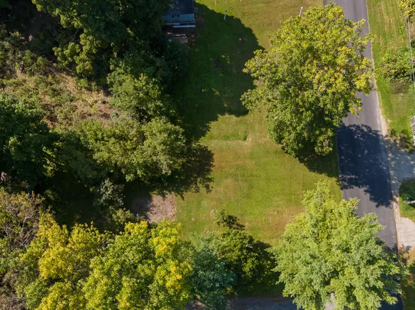 000 Livingstone Street, Pittsfield, ME 04967