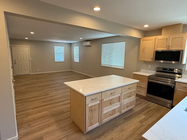 1744 Friendly St — Photo 4