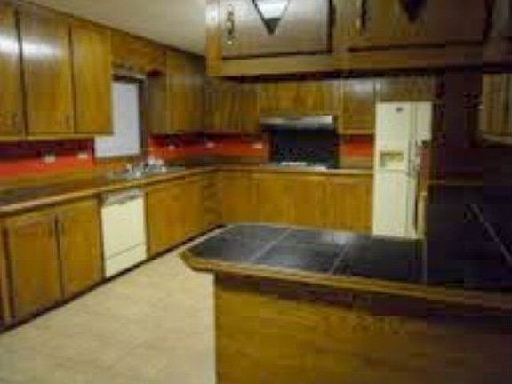 5th image of 340 Highridge Dr