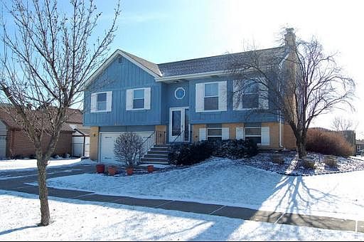 1st image of 8413 W Carriage Ln