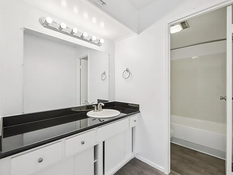Lakewood Apartments At Lake Merced — Photo 27