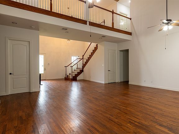 3rd image of 2801 Vinson Rd