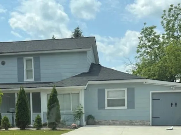 221 Livingston St, Howell, MI 48843