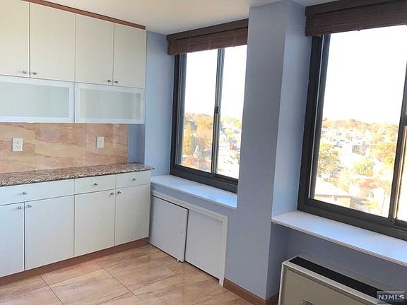 5th image of 300 Winston Dr APT 1422