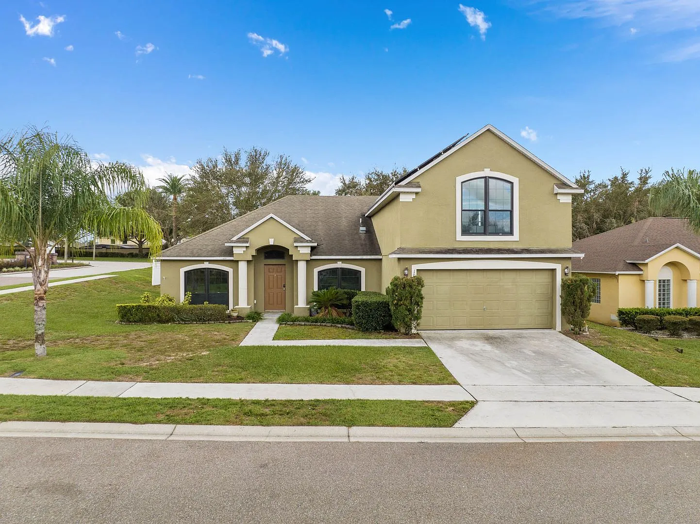 Large Beautiful Legacy Park Villa: 5BR, Pool & Near Disney — Photo 1