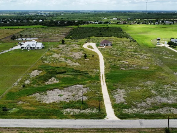 2512 SCHWAB RD, Seguin, TX 78155