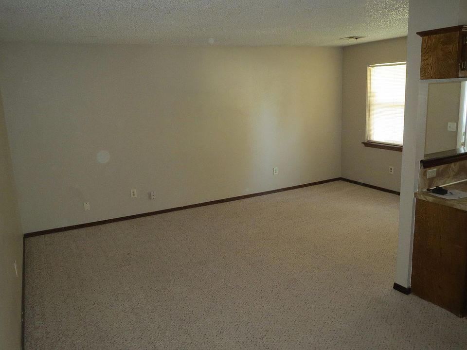 2nd image of 942 SW 63rd St
